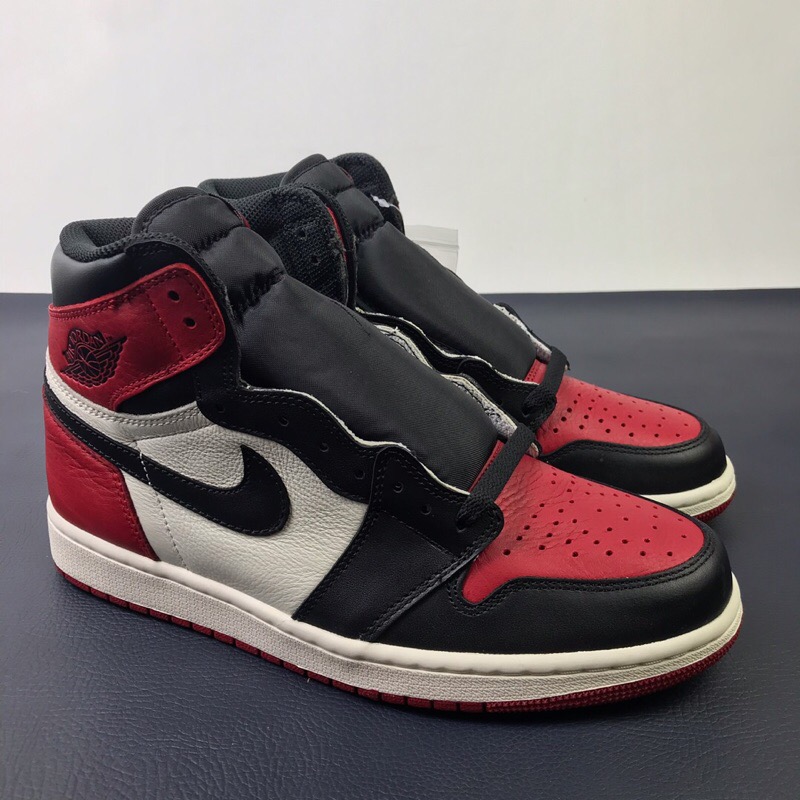 Air Jordan 1 Retro High Bred Toe