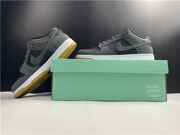 NIKE SB DUNK LOW DARK GREY BLACK GUM