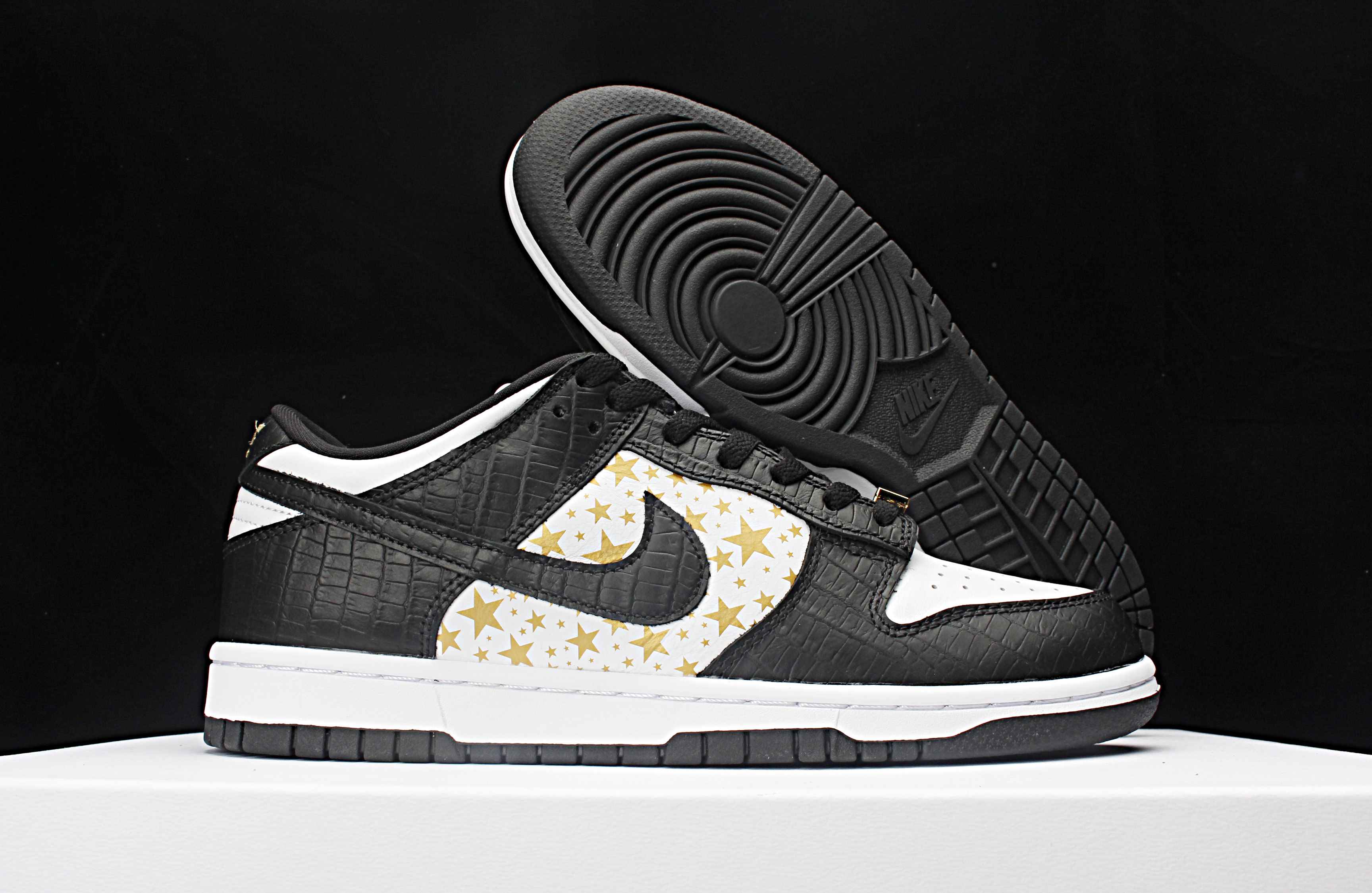 Nike SB Dunk Low Supreme Black