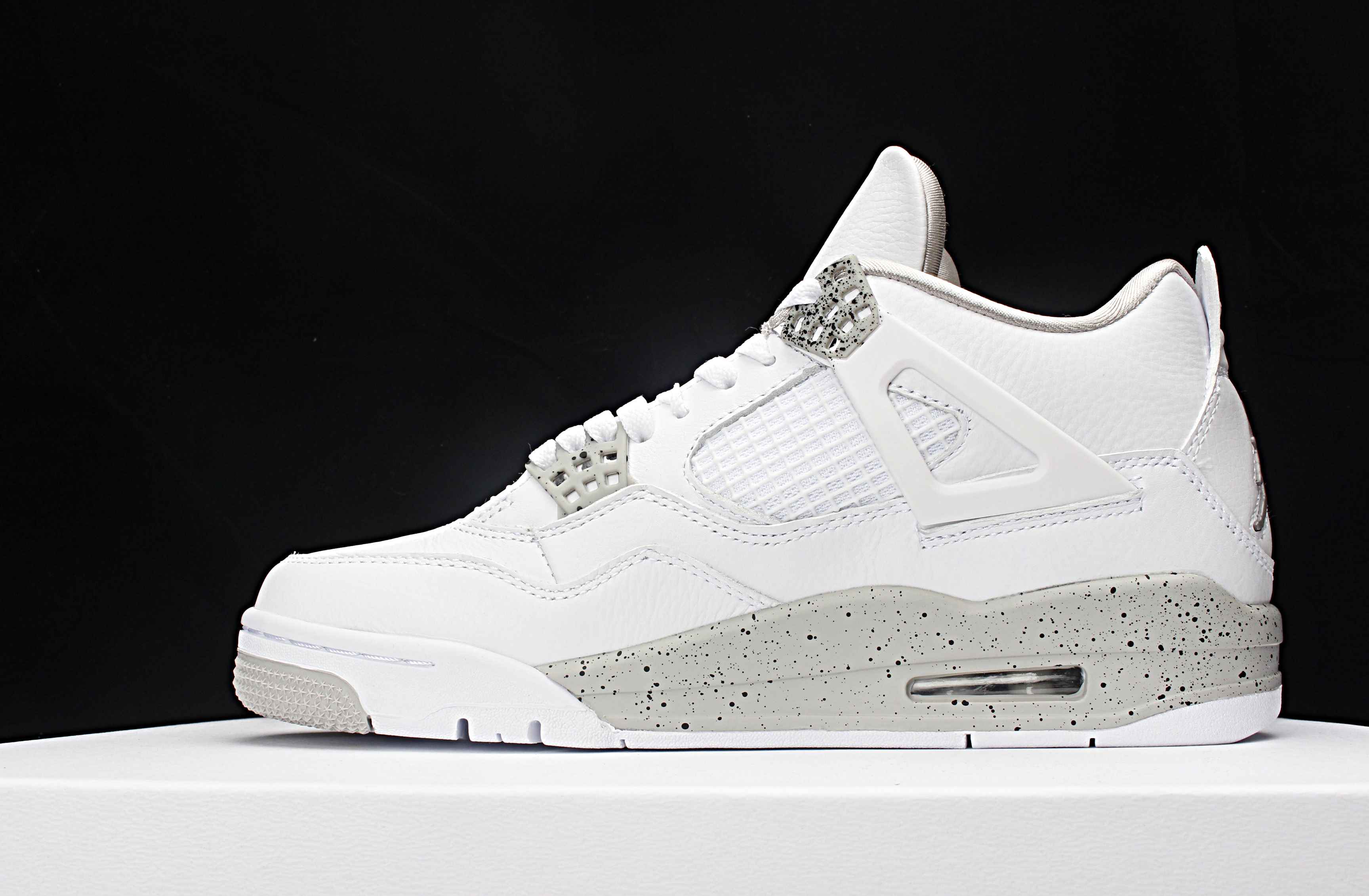 Air Jordan 4 White Oreo