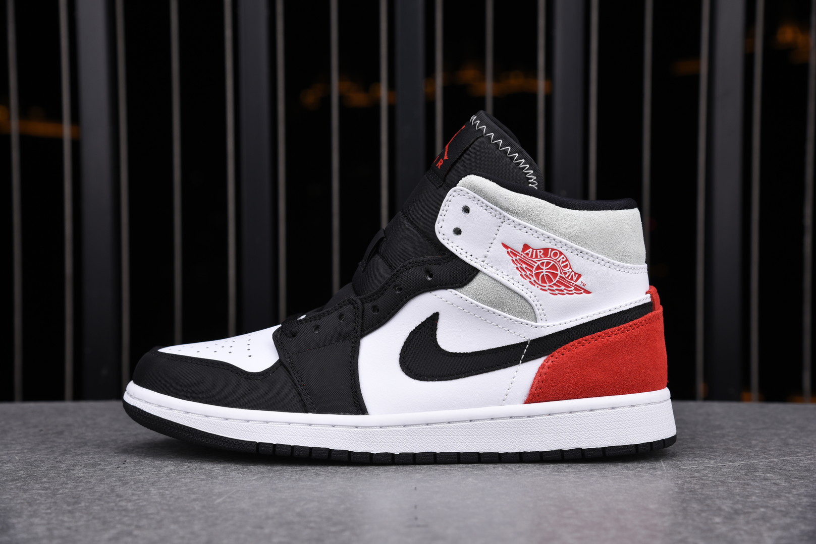 Jordan 1 Mid SE Union Black Toe