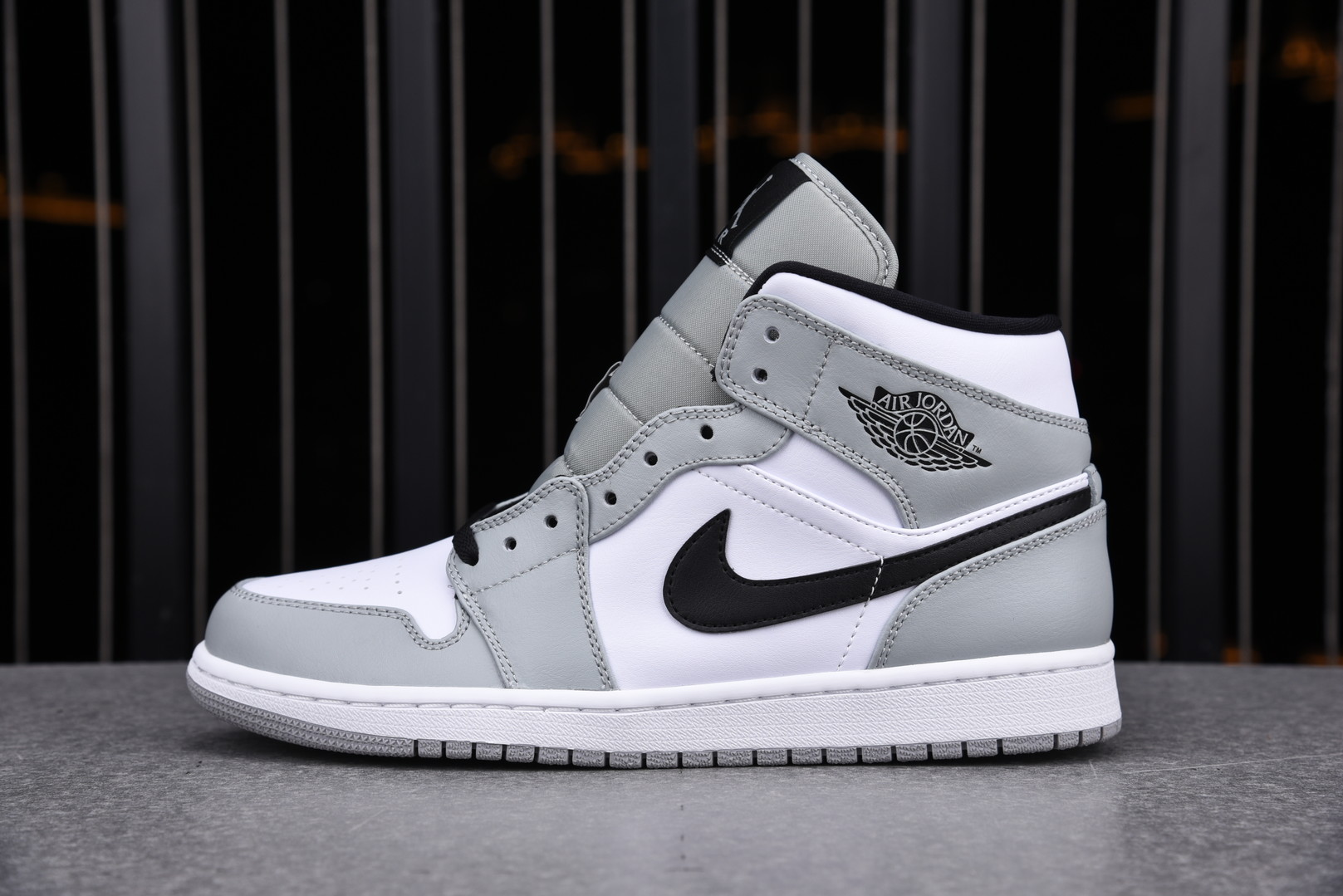 Jordan 1 Mid Light Smoke Grey