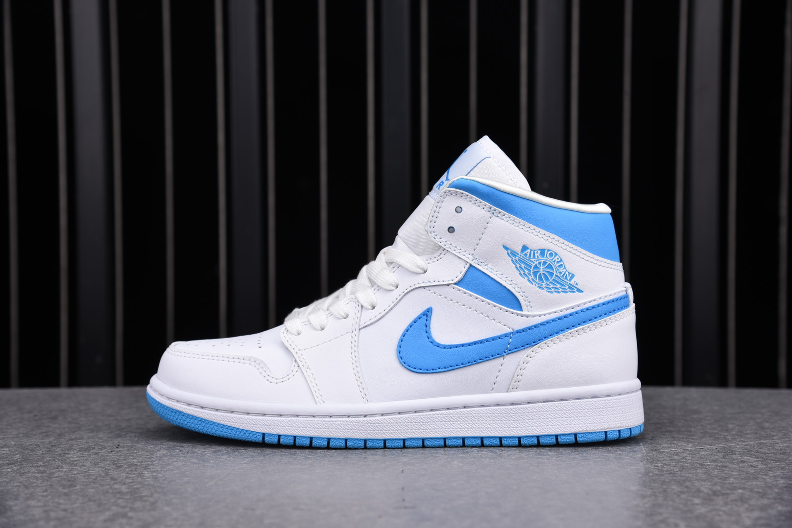 Jordan 1 Mid UNC