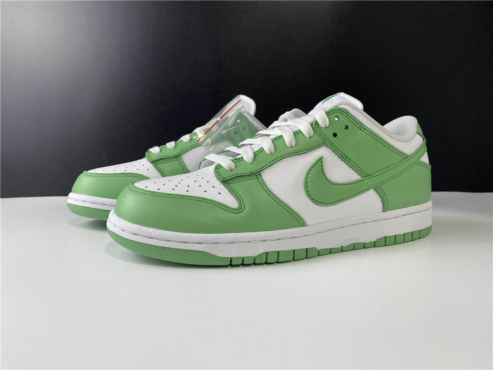 Nike SB Dunk Low Green Tender powder