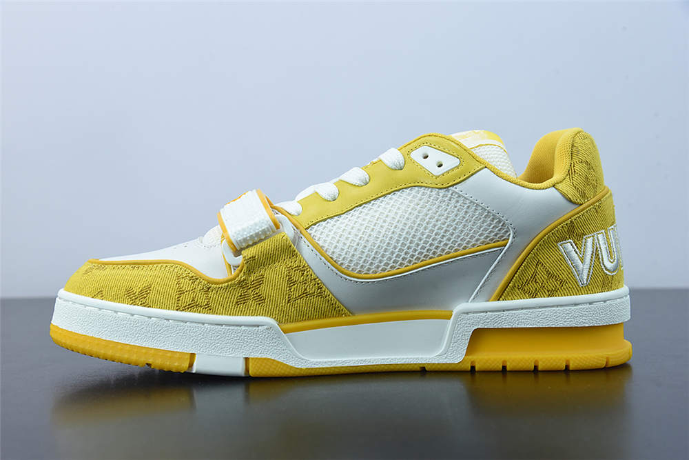 LV Trainer Sneaker Low light yellow