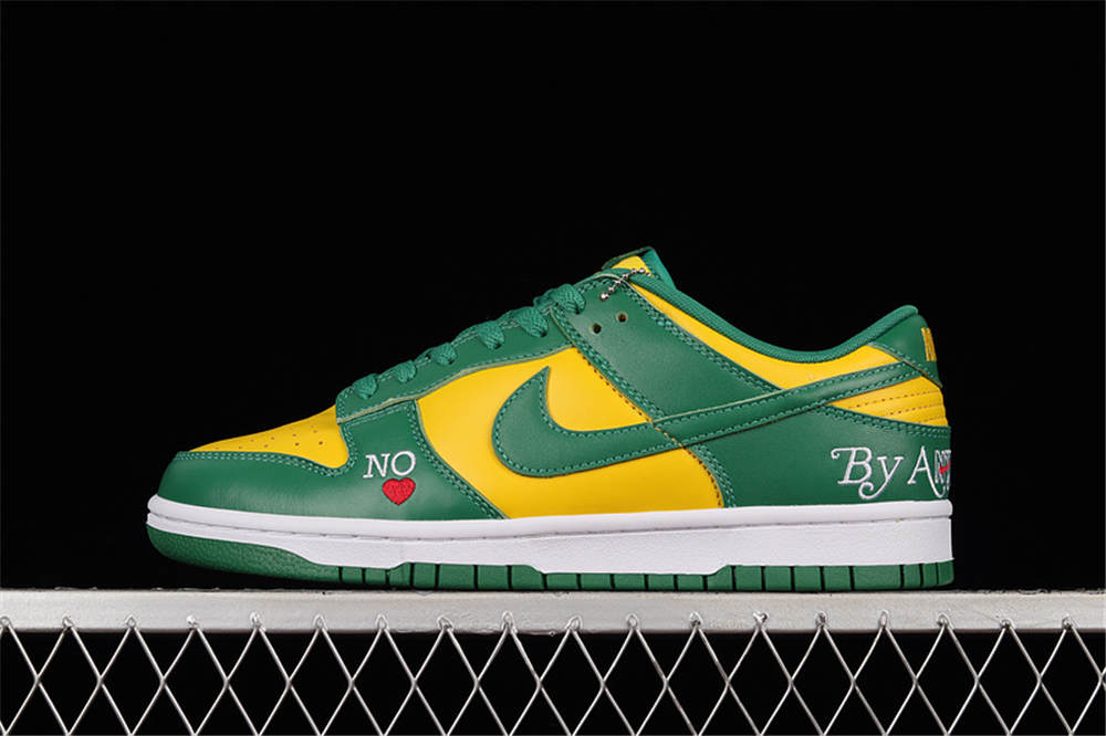 Nike SB Dunk Low Brazil Supreme