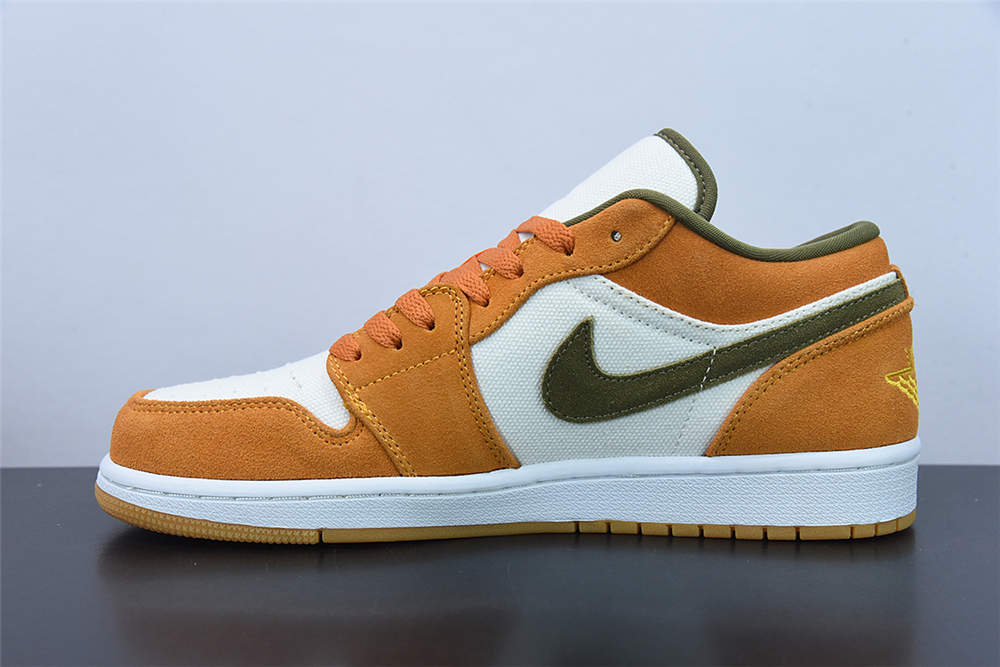 Jordan 1 Low SE Light Curry