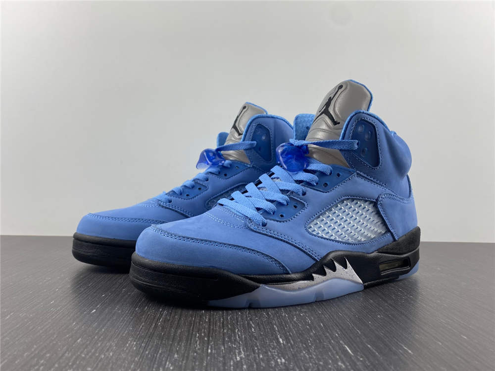 Air Jordan 5 UNC