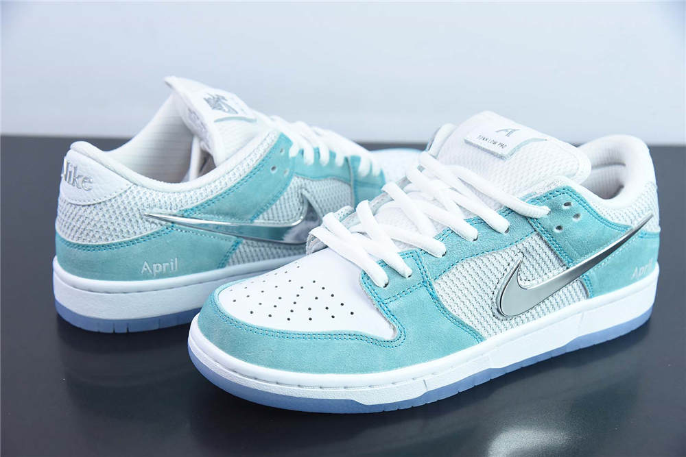 April Skateboards x Nk SB Dunk Low