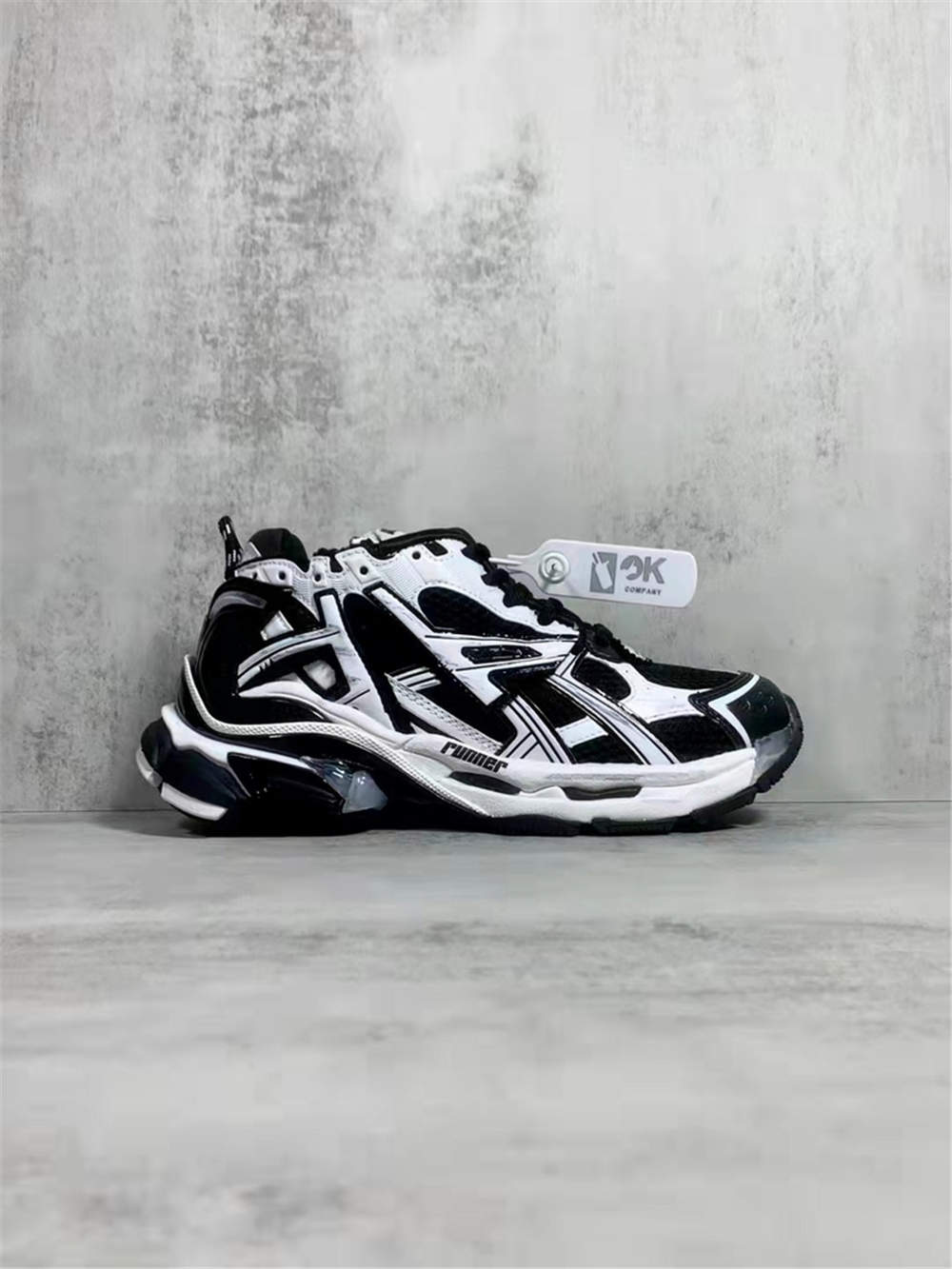 BLCG Runner Black White