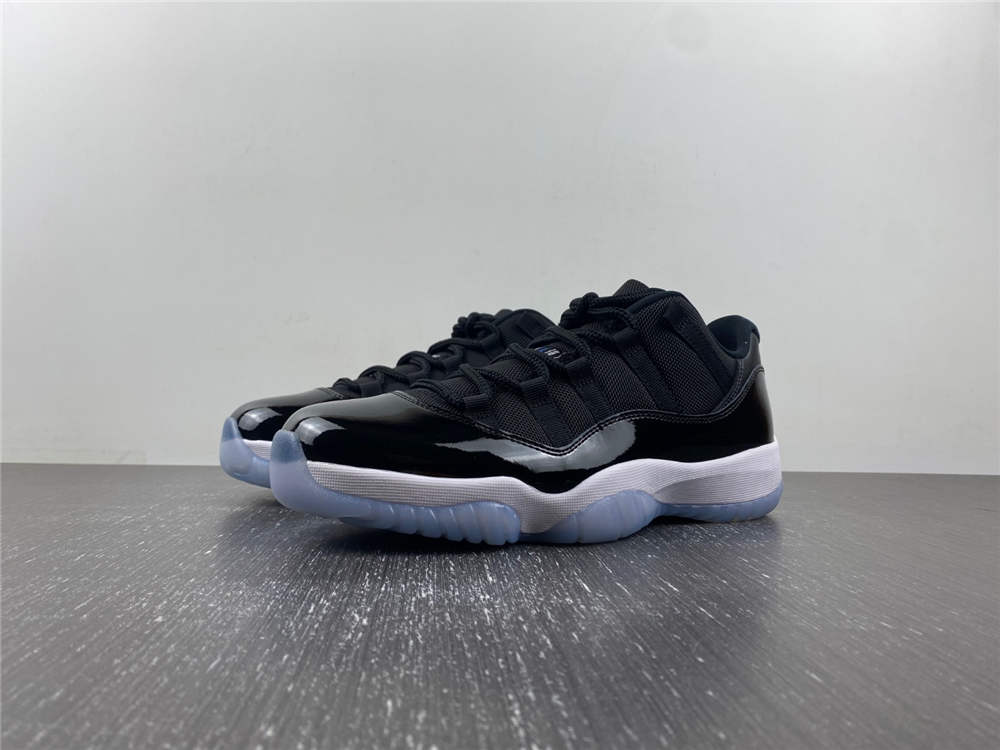 Jordan 11 low Space Jam