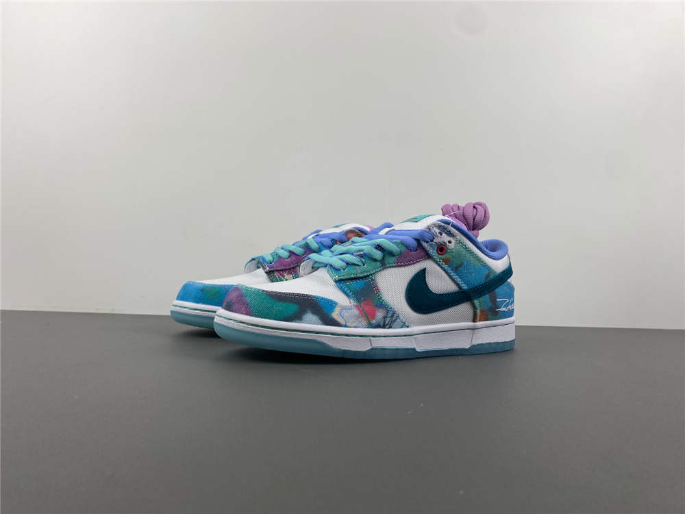 Futura Laboratories x Nike SB Dunk Low